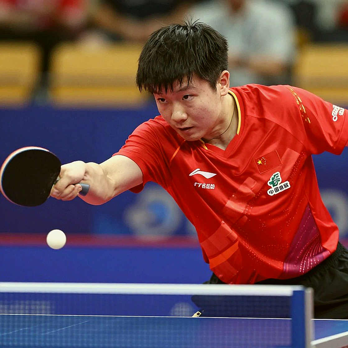 Kim Sang-sik và cuộc dịch chuyển không gian: Khi bóng đá Việt Nam học cách đếm từng mét