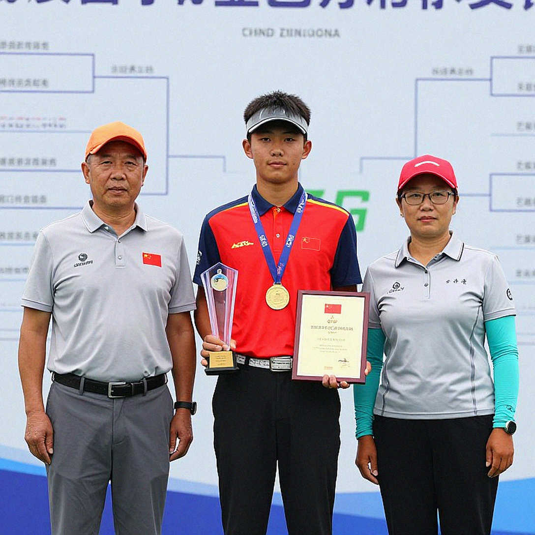 Aaron Rai và cú 66 gạt run rẩy: Khi Rory McIlroy thừa nhận cú swing còn xa lạ ngay trên sân