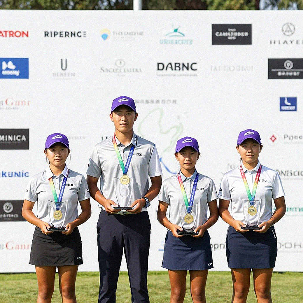 Ian Poulter xúc động chia sẻ khoảnh khắc con trai Luke thắng Walker Cup 2026 Ian Poulter xúc động chia sẻ khoảnh khắc con trai Luke thắng Walker Cup 2026